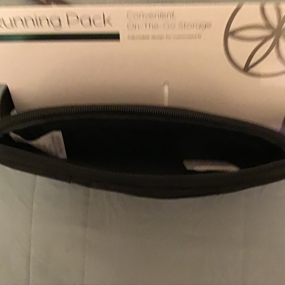 GAIAM RUNNING PACK NWT - Picture 5 of 12